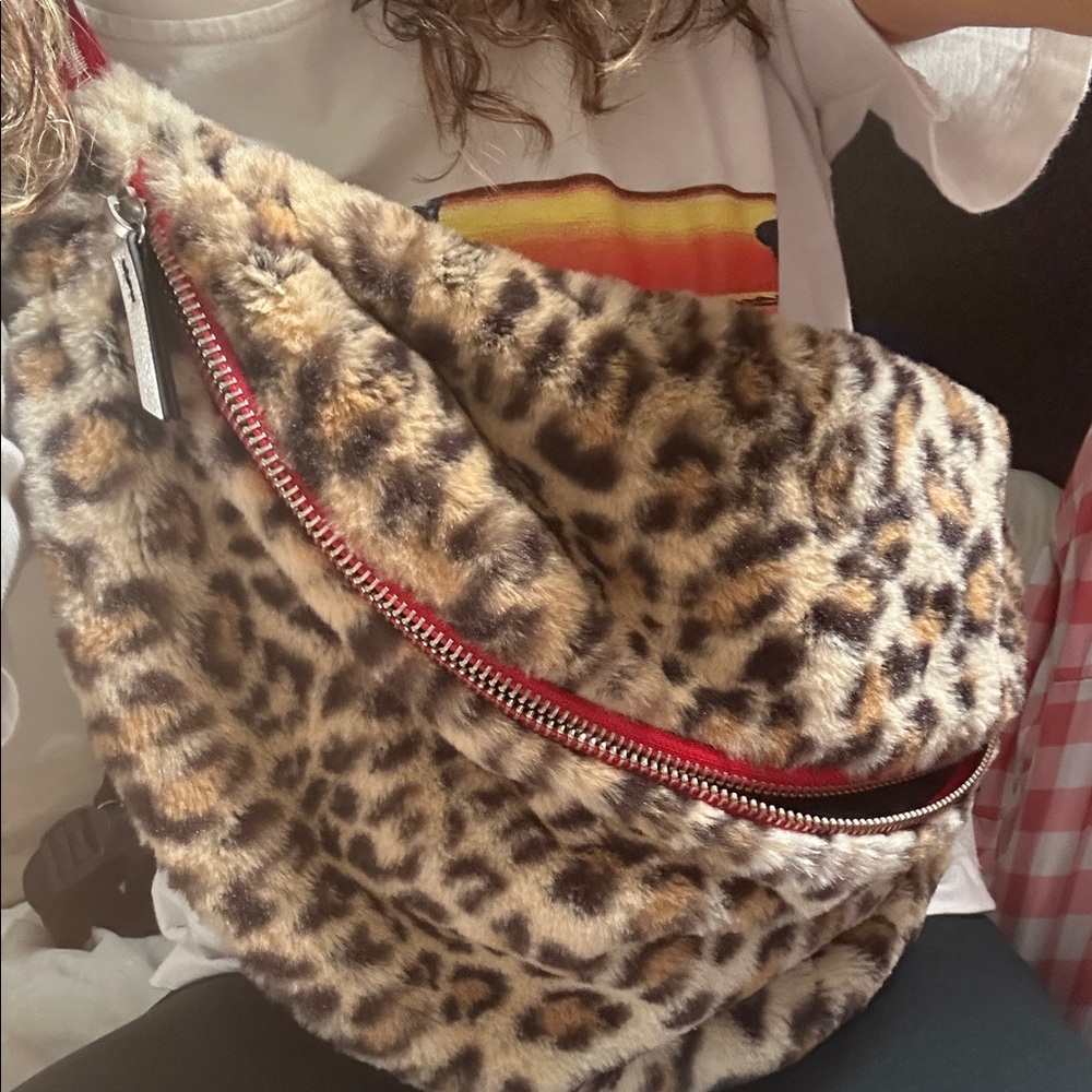 Levi cheetah fur Fanny pack/crossbody bag